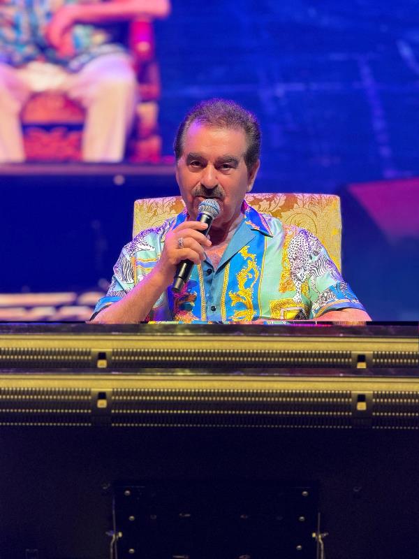 Harbiye'de İmparatora Sevgi Seli!  Harbiye'de İmparatora Sevgi Seli!